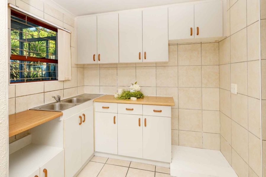 To Let 3 Bedroom Property for Rent in Loevenstein Western Cape
